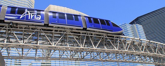 Un nouveau monorail d'allure futuriste relie notamment l'hôtel Aria (au coeur du City Center) à l'hotel Bellagio.