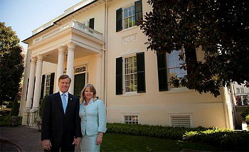 Le gouverneur McDonnell présente les vins de la Virginie au Québec Le gouverneur McDonnell présente les vins de la Virginie au Québec