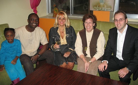 La petite Makeda, le proprio du Gorée, Evelyne Cassis et Gisèle Desmarais de Voyages Cassis et Denis Dionne de l'ATA