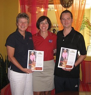 Danielle Durocher, Vice-présidente générale de Avantage Voyage, Lydie Rauzon, Directrice du développement Avantage Voyage et Serge Parenteau, propriétaire de Spa Tours. Danielle Durocher, Vice-présidente générale de Avantage Voyage, Lydie Rauzon, Directrice du développement Avantage Voyage et Serge Parenteau, propriétaire de Spa Tours.