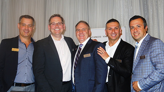 Georges Platanitis,vice-président des ventes de VAC ; Craig Landry, président du Groupe Voyages d'agréemt d'Air Canada; Guy Marchand directeur des ventes Est Canada; Nino Montagnese directeur général marché Soleil et Luigi Iannello, directeur senior stratégie et développement des affaires de Vacances Air Canada.