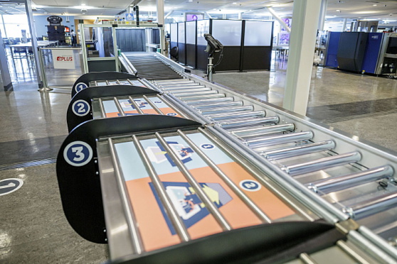 Stations améliorées de retrait des articles pouvant accueillir quatre passagers en même temps. (Groupe CNW/Administration canadienne de la sûreté du transport aérien (ACSTA) Stations améliorées de retrait des articles pouvant accueillir quatre passagers en même temps. (Groupe CNW/Administration canadienne de la sûreté du transport aérien (ACSTA)