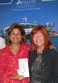 Stéphanie Bishop de Globus et Jeanne Noel de Voyages CAA, gagnante d'une croisère Avalon Waterways