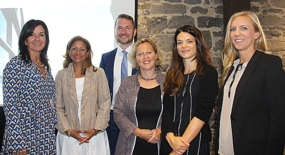 Kim Brisebois (Austrian Airlines); Stéphanie Bishop (Globus); Ernst Holzer (aéroport de Vienne ); Elke Bachner (Tourisme Vienne); Nicole Lindner ( Swarovski) et Ursula Pusch (Aéroport de Vienne).