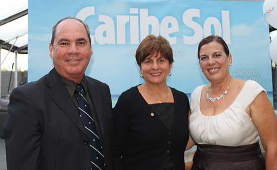 Carmen Casal, Mara Bilbao Diaz et Juan Carlos Soto Garcia, président de Hola Sun