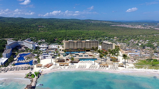 Le Royalton Blue Waters.