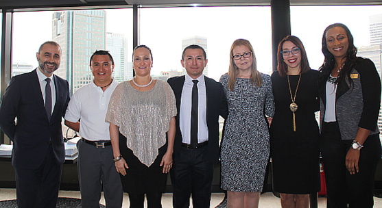 Tous les hôtes de la soirée, représentants de différents hôtels du groupe Melia. Tous les hôtes de la soirée, représentants de différents hôtels du groupe Melia.