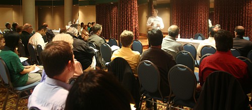 Beaucoup de questions ont été posées aus deux avocats, lors de cette soirée. Beaucoup de questions ont été posées aus deux avocats, lors de cette soirée.