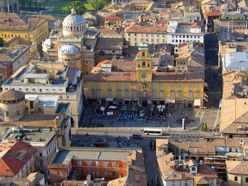 La Piazza Garibaldi