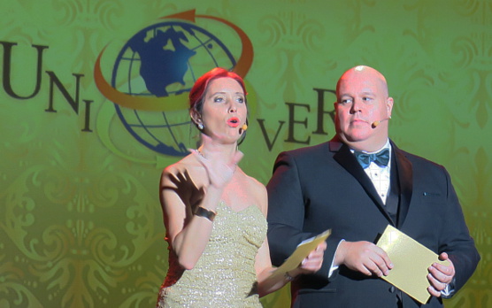 Les animateurs de la soirée Ariane Cloutier et Patrick Brousseau (Manuvie). Les animateurs de la soirée Ariane Cloutier et Patrick Brousseau (Manuvie).