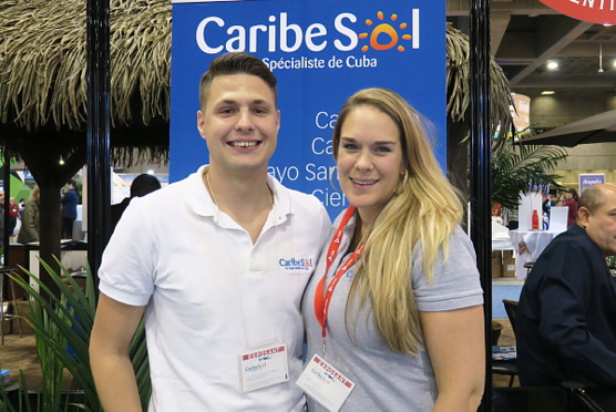 Caroline Gagnon, représentante des ventes et Jean-Pilippe Beaudoin Pelletier, coordonateur aux groupes et ventes de Caribe Sol très heureux de leur participation au salon.