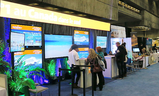 Sunwing et Sell Off partageaient un large kiosque Sunwing et Sell Off partageaient un large kiosque