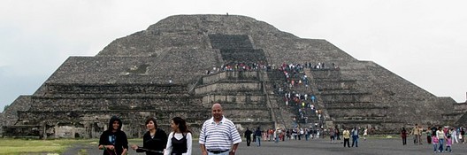 La pyramide de la lune