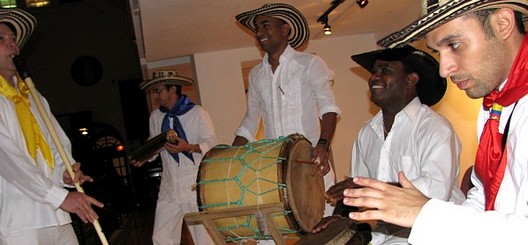 Canandes: l'Amérique Latine sur un plateau d'argent  Canandes: l'Amérique Latine sur un plateau d'argent