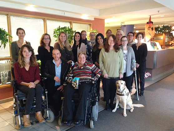 De gauche à droite sur la photo :À l’avant : Audrey Barbaud, Jonathan Gagnier, Isabelle Ducharme, Tina Mintz et son chien-guide. 2e rangée : Camille Leclerc, Margo Pedersen, Patricia Labelle, Mélanie Bergamin, Narjis Kandri Rodi, Noémie Robidoux. 3e rangée : Andreanne Desrosiers, Isabelle Godin, Nathalie Mercier, Lyne Dubé, Meriem Taouzinet, Elaine Tremblay.