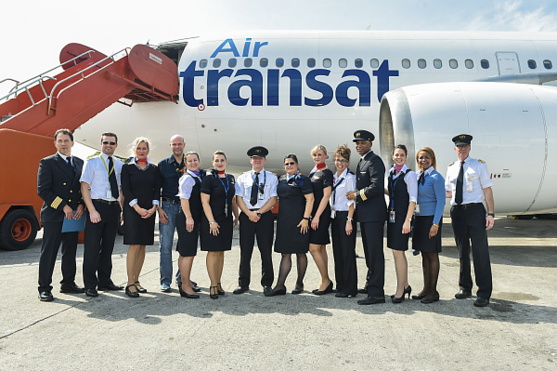 L'équipage d'Air Transat ayant participé au vol L'équipage d'Air Transat ayant participé au vol