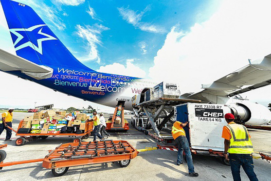 Déchargement à Port-au-Prince Déchargement à Port-au-Prince