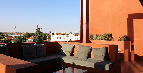 Hôtel Vitoria Stone et sa terrasse, qui offre une vue superbe sur Evora
