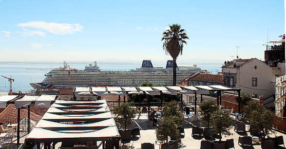 Le Miradouro Santa Luzia, qui offre une vue sur le terminal de croisières