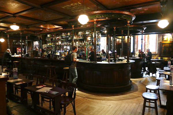 Le pub Oran Mor occupe l'ancienne église de Kelvinside.