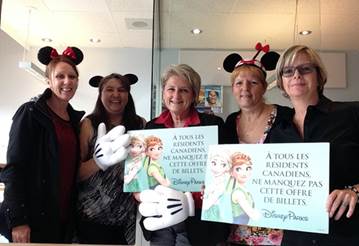 Cindy Charest, DSM de Walt Disney Parks & Resorts Canada & Suzanne Masson, Hélène Beauparlant, Hélène Mroin-Pichette et Louise Gagnon, de Voyages Robillard Cindy Charest, DSM de Walt Disney Parks & Resorts Canada & Suzanne Masson, Hélène Beauparlant, Hélène Mroin-Pichette et Louise Gagnon, de Voyages Robillard