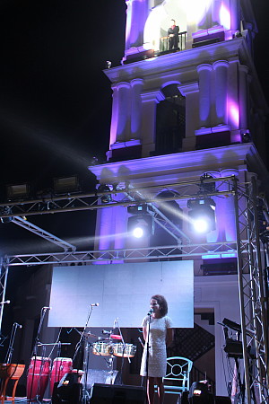 Renée Boisvert, sur la scène du Pueblo Estrella.