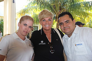 Nathalie Bonin, avec ses collègues du Iberostar Ensenachos