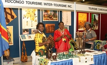 Mme Zamuda Jeanne Sabiti (à dr) et son équipe font la promotion du tourisme en RDC lors du SITV de Montréal