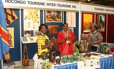 Mme Zamuda Jeanne Sabiti (à dr) et son équipe font la promotion du tourisme en RDC lors du SITV de Montréal Mme Zamuda Jeanne Sabiti (à dr) et son équipe font la promotion du tourisme en RDC lors du SITV de Montréal