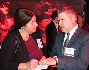 Le directeur national des ventes spécialisées d'Air Canada, François Choquette en entrevue avec Nathalie De Grandmont Le directeur national des ventes spécialisées d'Air Canada, François Choquette en entrevue avec Nathalie De Grandmont