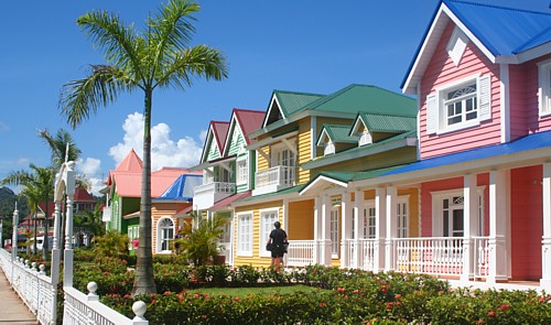 Pueblo Principe, le mail commercial construit par la chaîne Bahia Principe, pour desservi les clients de ses 4 hôtels dans la région de Samana.