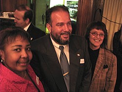 Le ministre Manuel Marrero Cruz entouré de Rosa Adela Mejias Jiménez  et de Dany Paquette du Bureau de Tourisme de Cuba à Montréal