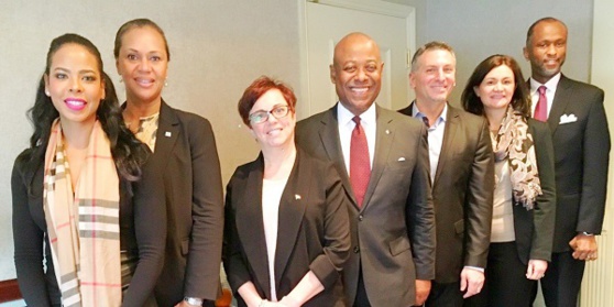 Figurant sur la photo : Mia Weech-Lang, directrice principale des communications, ministère du Tourisme des Bahamas; Joy Jibrilu, directrice générale, ministère du Tourisme des Bahamas; Diana Rodriguez, directrice, Développement des produits, Vacances Air Canada; l’Honorable Obediah Wilchcombe, ministre du Tourisme, ministère du Tourisme des Bahamas; Nino Montagnese, directeur général, marchés Soleil, Vacances Air Canada; Dina Carlucci, directrice, Publicités et Promotions, Vacances Air Canada et Paul Strachan, directeur principal, l’Office du tourisme des Bahamas - Canada Figurant sur la photo : Mia Weech-Lang, directrice principale des communications, ministère du Tourisme des Bahamas; Joy Jibrilu, directrice générale, ministère du Tourisme des Bahamas; Diana Rodriguez, directrice, Développement des produits, Vacances Air Canada; l’Honorable Obediah Wilchcombe, ministre du Tourisme, ministère du Tourisme des Bahamas; Nino Montagnese, directeur général, marchés Soleil, Vacances Air Canada; Dina Carlucci, directrice, Publicités et Promotions, Vacances Air Canada et Paul Strachan, directeur principal, l’Office du tourisme des Bahamas - Canada