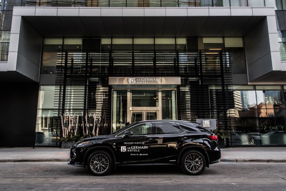 Les invités des Hôtels Le Germain à bord d’une Lexus Les invités des Hôtels Le Germain à bord d’une Lexus