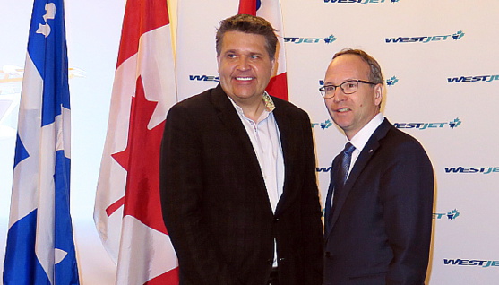 Bob Cummings, vice-président directeur, activités commerciales de WestJet et Martin Coiteux, Ministre des Affaires municipales et de l’Occupation du territoire; Ministre de la Sécurité publique et Ministre responsable de la région de Montréal.