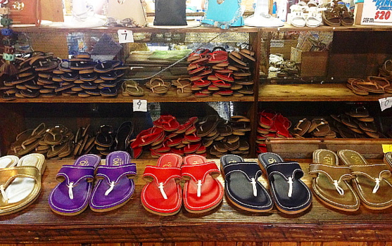 La boutique de sandales en cuir Kino