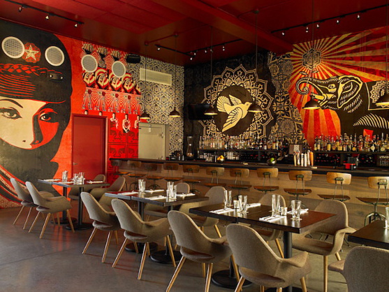Le Wynwood Kitchen and bar et les murales de Shepard Fairay. Crédit photo : Mark Roskams