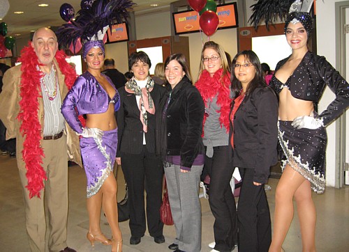 Serge Lamarre et Renée Wilson du Bureau des congrès et du tourisme de Las Vegas, Sophie Lessard, gérante de territoire, développement des affaires chez Vacances Sunwing, Stéphanie Bélanger et Luty Godoy, agents de réservations chez Vacances Sunwing