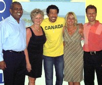 Soirée privée avec Lionel Richie pour les gagnants d'un concours de VAC Soirée privée avec Lionel Richie pour les gagnants d'un concours de VAC