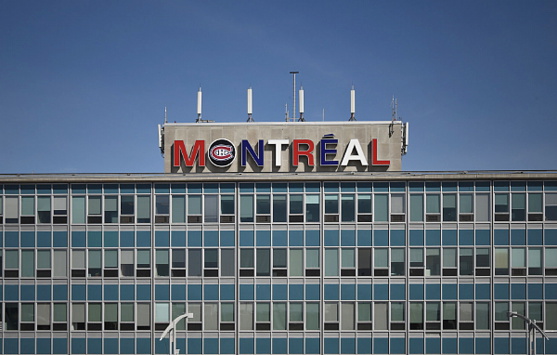 Le « Montréal » de l'aéroport Trudeau affiche les couleurs de son équipe! Le « Montréal » de l'aéroport Trudeau affiche les couleurs de son équipe!