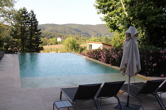 La piscine des Lodges Sainte-Victoire