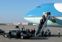 Lufthansa a dû se 'tasser' pour l'avion présidentiel Air Force One: 92 vols annulés.