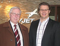 Michel Mordret Directeur ventes et marketing Autobus La Québécoise et Jean-Pierre Côté Directeur des opérations de Skyjet