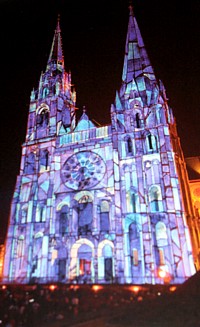 Chartres s'illumine au grand bonheur des touristes