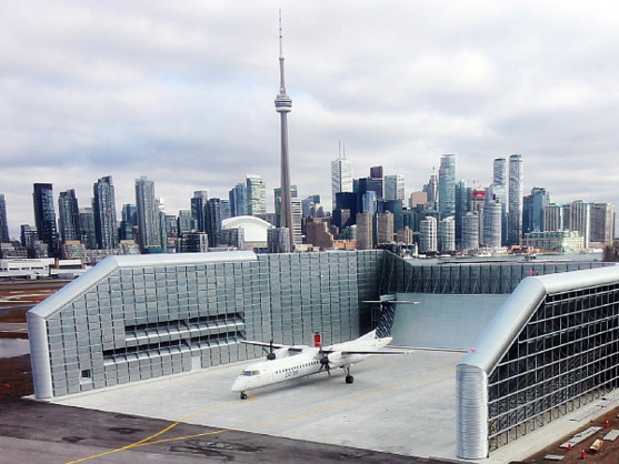 Ouverture officielle de l'enceinte entourant la zone où ont lieu les points fixes au sol à l'Aéroport Billy Bishop Ouverture officielle de l'enceinte entourant la zone où ont lieu les points fixes au sol à l'Aéroport Billy Bishop