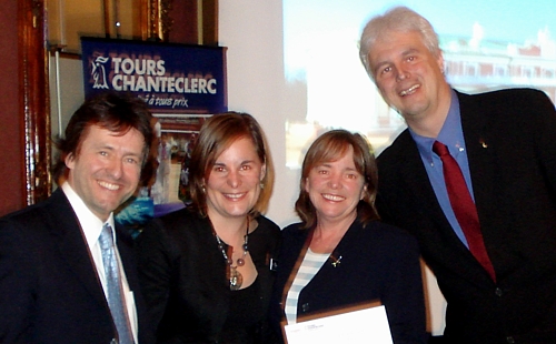 Sylvain Ouellet représentant des ventes et Cristelle Cornier directrice des ventes, Danielle Guidry de CV Place Laurier et Claude St-Pierre de Tours Chanteclerc Sylvain Ouellet représentant des ventes et Cristelle Cornier directrice des ventes, Danielle Guidry de CV Place Laurier et Claude St-Pierre de Tours Chanteclerc