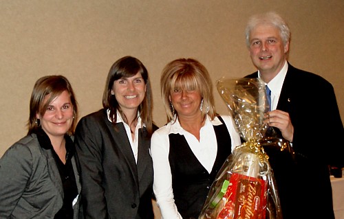 Johanne Doyon, de Voyages Le Gardeur est repartie avec ce panier cadeau Johanne Doyon, de Voyages Le Gardeur est repartie avec ce panier cadeau