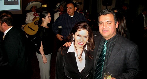 Ivonne Ortiz d'Aeromexico et Roberto Gonzales du CPTM Ivonne Ortiz d'Aeromexico et Roberto Gonzales du CPTM