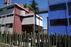 L'atelier de Diego Rivera, qui était relié par une passerelle à l'appartement qu'il occupait avec Frida Kahlo