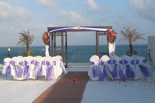 Sensatori Sky wedding :  Lieu de cérémonie sur une terrasse avec vue mer, disponible à l’hôtel Sensatori Azul